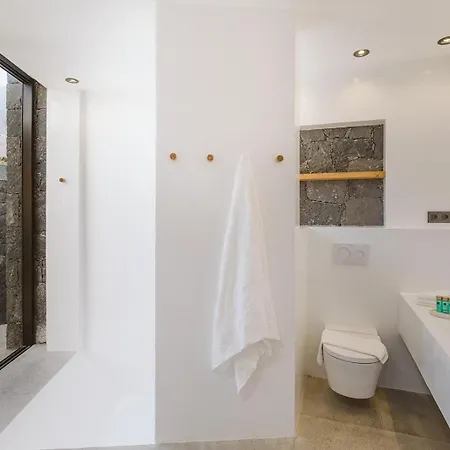 Canaryislandshost I Natural Villa Famara