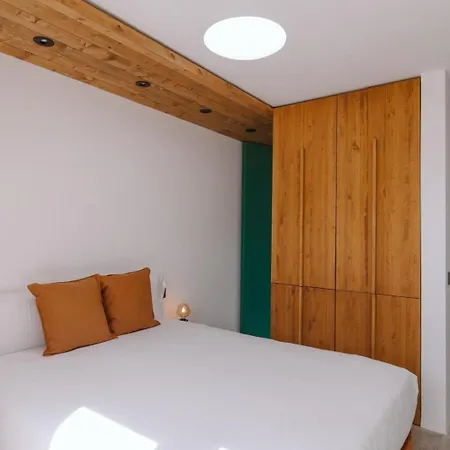 Canaryislandshost I Natural * カレタ・デ・ファマラ