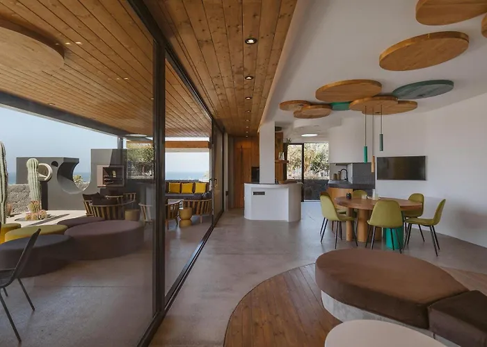 Canaryislandshost I Natural Villa Famara