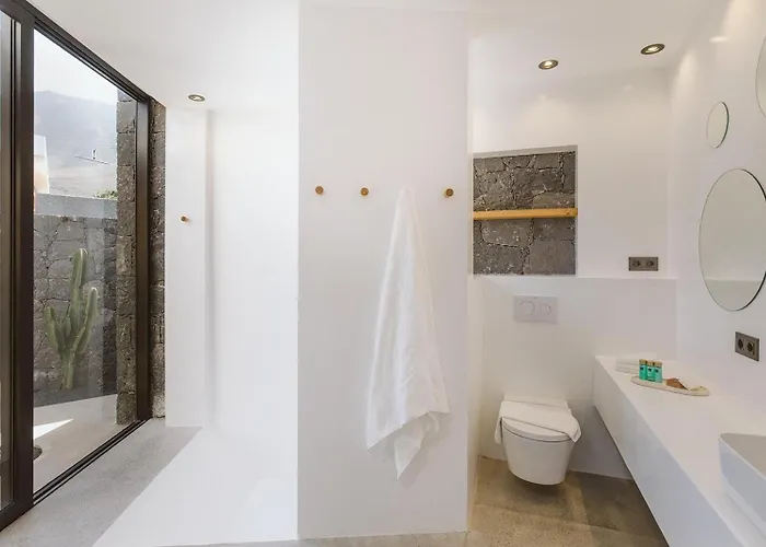 Canaryislandshost I Natural Villa Famara