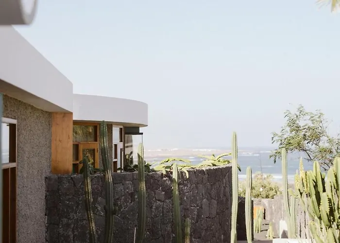 Canaryislandshost I Natural Villa Famara